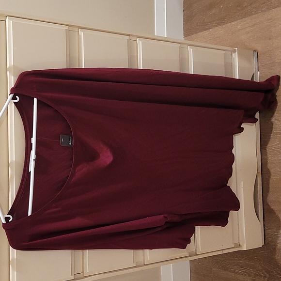 NWT Hi Low Hem One Sleeve - Picture 1 of 3